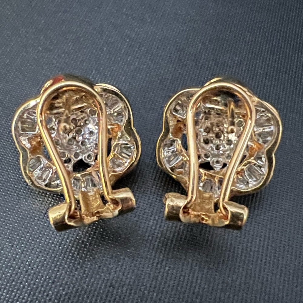 🔥SUPER SALE REDUCTION🔥✅PRICE FIRM✅ 14k Solid Gold Flower Diamond Earrings - Picture 6 of 17